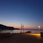 Laguna 70 *