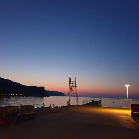 Laguna 70 *